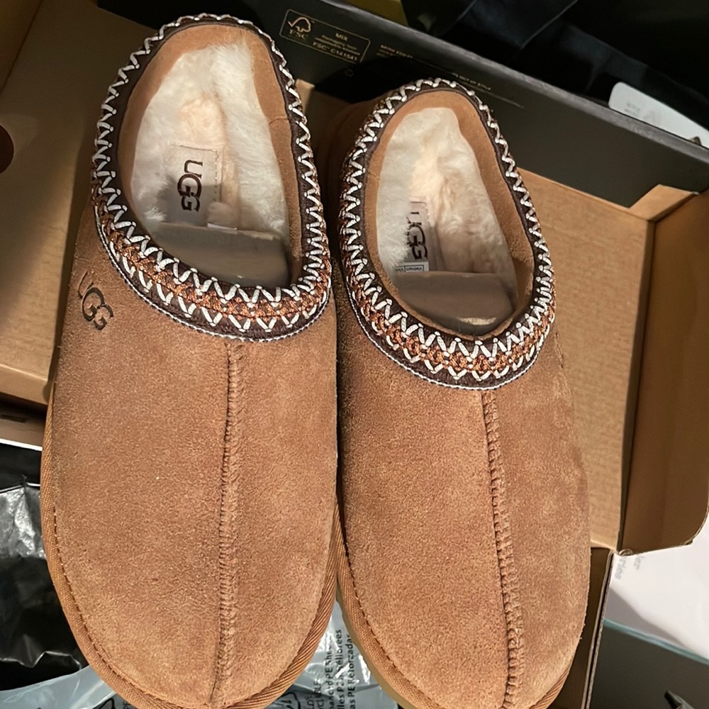 Tasman Chestnut Ugg Slippers size 7